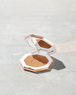 Cargar imagen en el visor de la galería, Fenty Beauty - Sun Stalk'r Instant Warmth Bronzer Private Island 03
