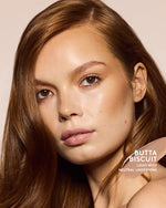 Cargar imagen en el visor de la galería, Fenty Beauty By Rihanna Cheeks Out Freestyle Cream Bronzer Tono 02 Butta Biscuit
