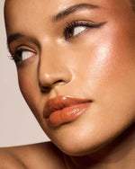 Cargar imagen en el visor de la galería, Fenty Beauty - Gloss Bomb Cream Honey Waffles 03
