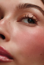 Cargar imagen en el visor de la galería, Pre-Venta Rhode - Pocket Blush The Natural Blush Freckle
