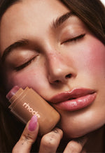 Cargar imagen en el visor de la galería, Pre-Venta Rhode - Pocket Blush The Natural Blush Sleepy Girl
