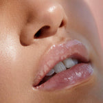 Cargar imagen en el visor de la galería, PRE-VENTA - MAKEUP BY MARIO  Mini Moistureglow™ On-The-Go Plumping Lip Serum Pink Glow
