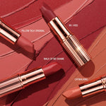 Cargar imagen en el visor de la galería, Charlotte Tilbury - Matte Revolution Hydrating Lipstick Secret Salma
