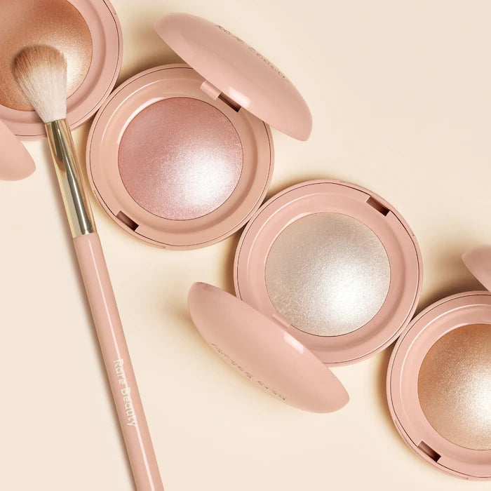 PRE-VENTA - Rare Beauty Positive Light Precision Highlighter Brush