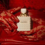 Cargar imagen en el visor de la galería, PRE-VENTA - Valentino  Born In Roma Donna Rendez-Vous Ivory Eau de Parfum with Vanilla &amp; Marshmallow
