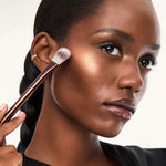 Cargar imagen en el visor de la galería, Hourglass - No. 16 Highlighter Brush
