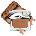 Cargar imagen en el visor de la galería, PRE-VENTA - Marc Jacobs Beauty  Legally Bronze Talc-Free Blurring Powder Bronzer 20 Light Medium
